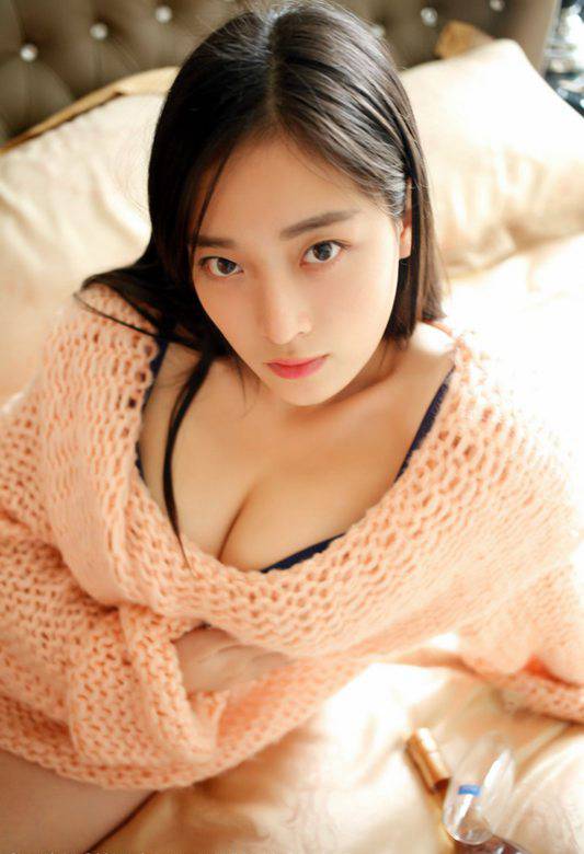丰满美女乔伊joy私房性感写真