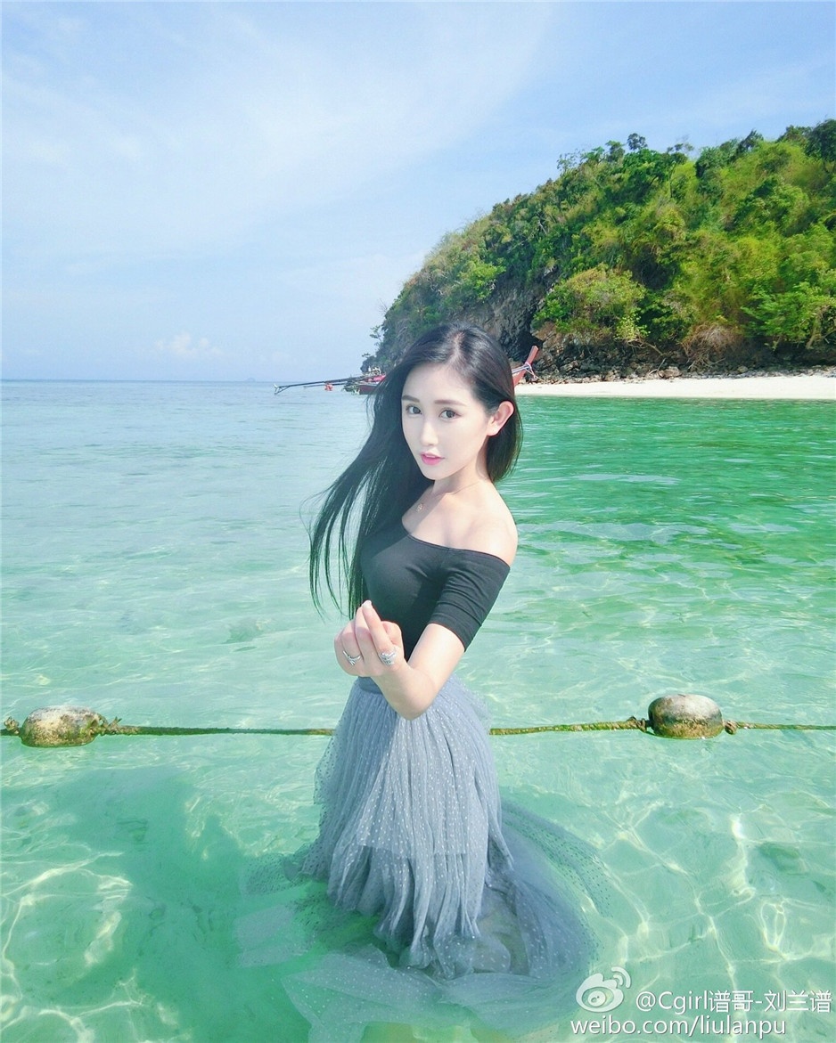 90后超瘦小蛮腰美女刘兰谱微博高清图