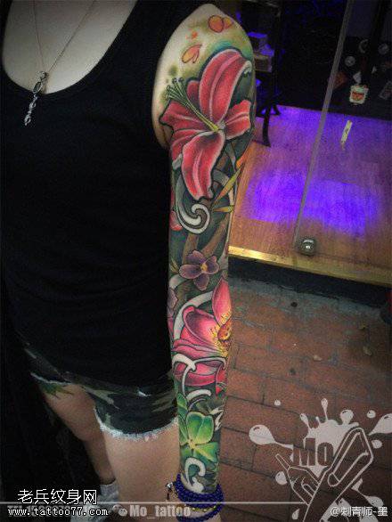 花臂女性彩绘个性手臂纹身图案