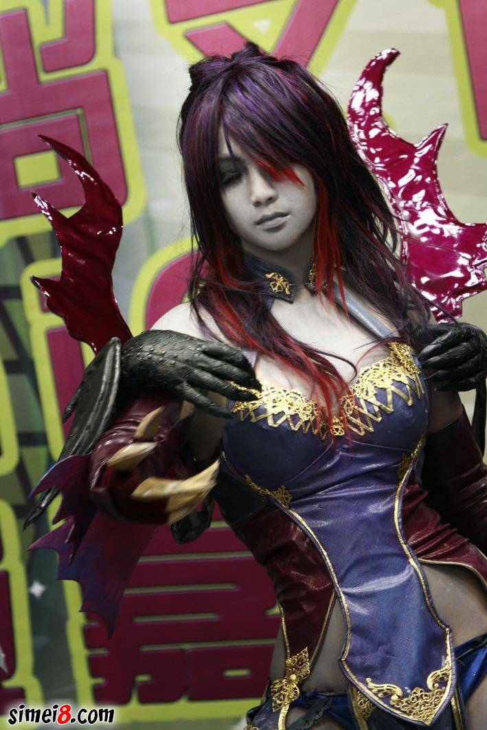 cosplay美歪的图片展霸气女王范