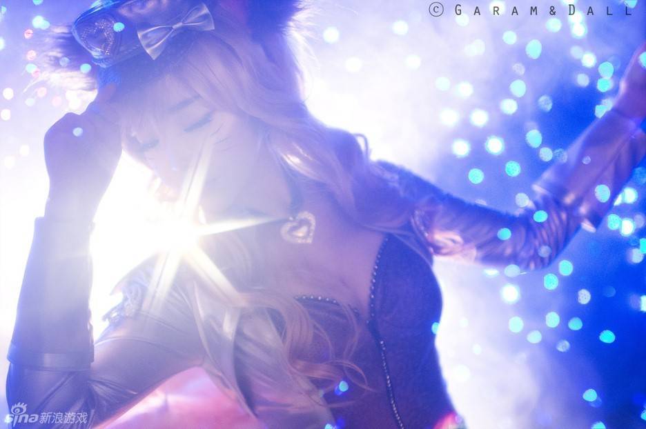 性感韩国名Cos演绎LOL角色阿狸