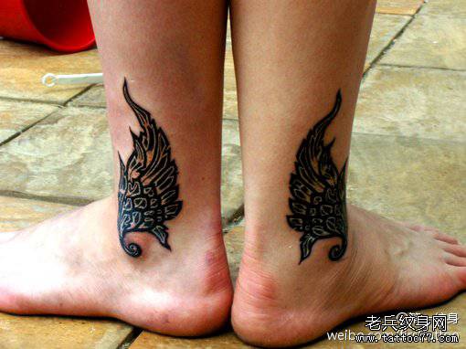 美丽的脚踝翅膀纹身图案