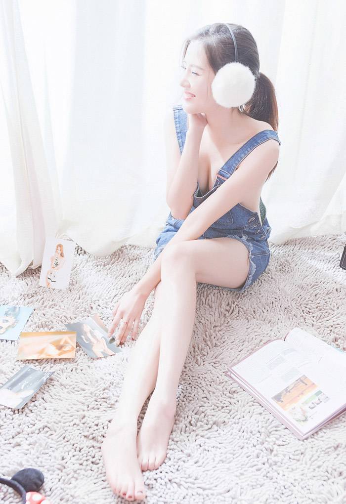 美女真空上镜诱惑十足