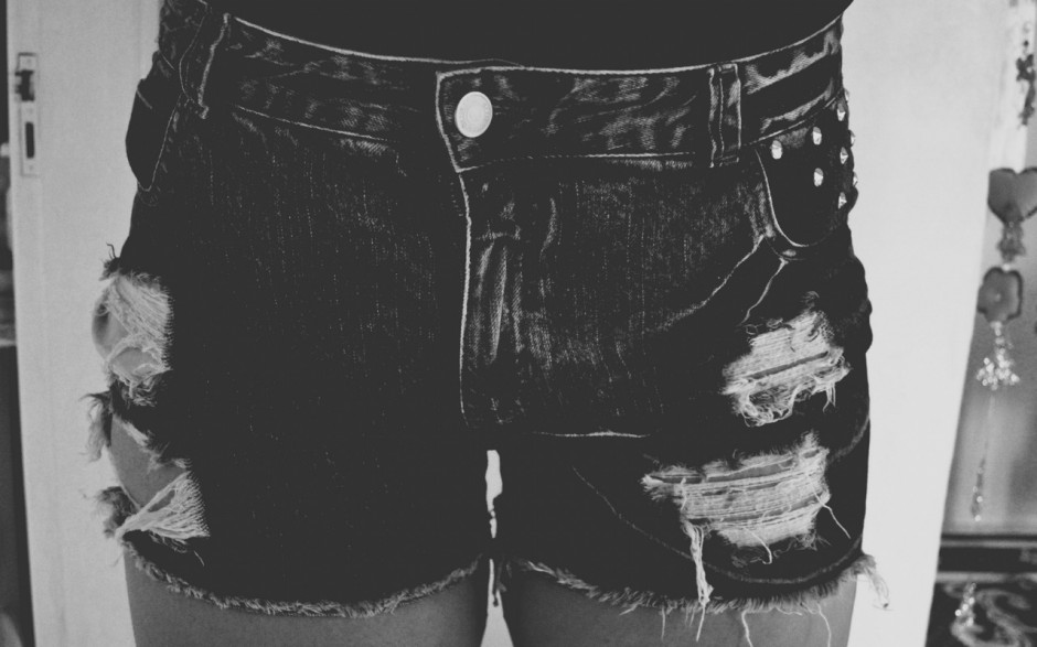 桌面壁纸1366x768 高清 黑白非主流美女大全