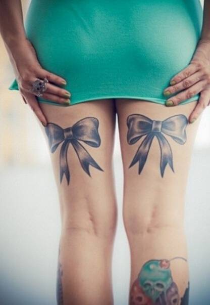 女生性感腿部蝴蝶结纹身图案