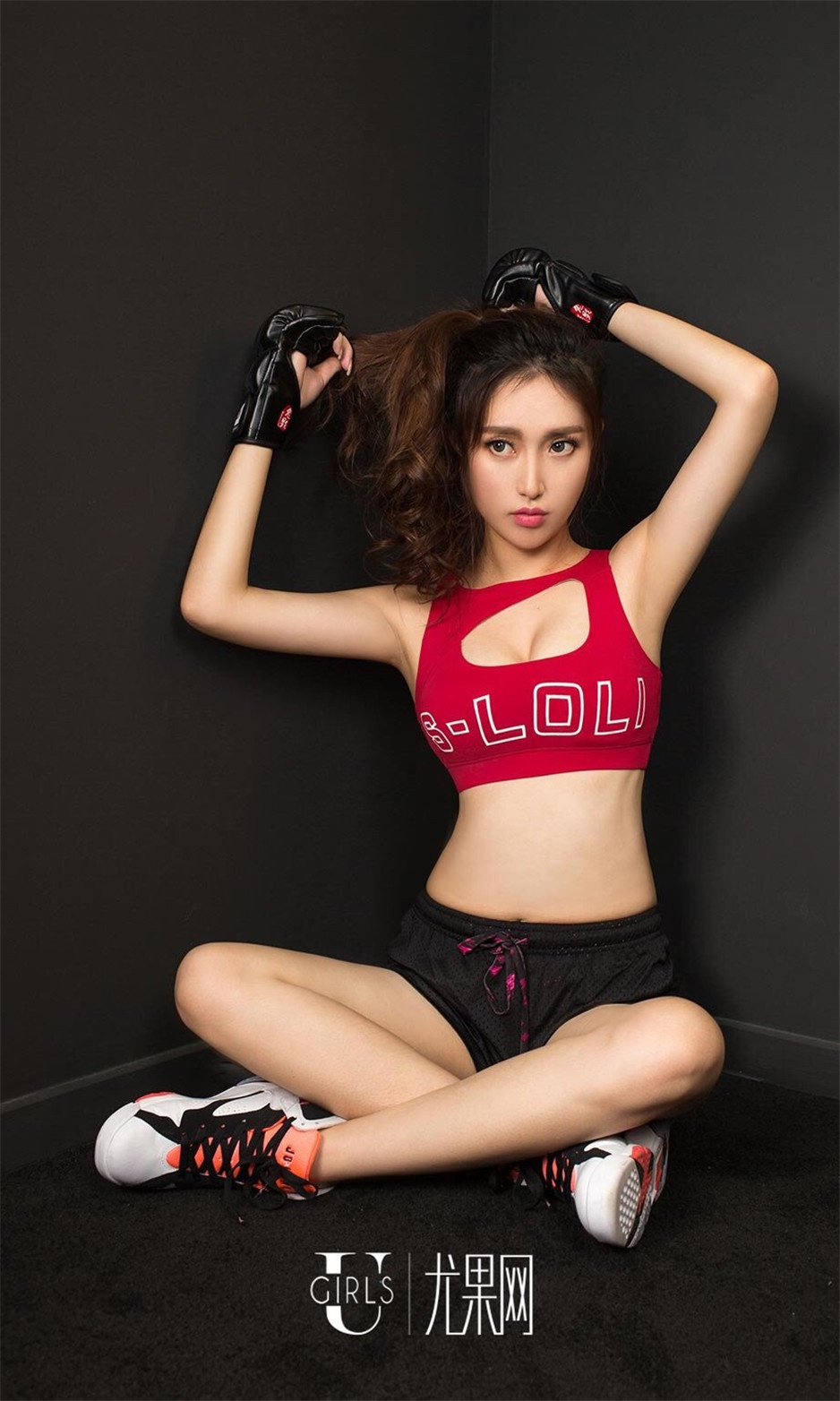 90后性感美女冬冬大秀健美身材