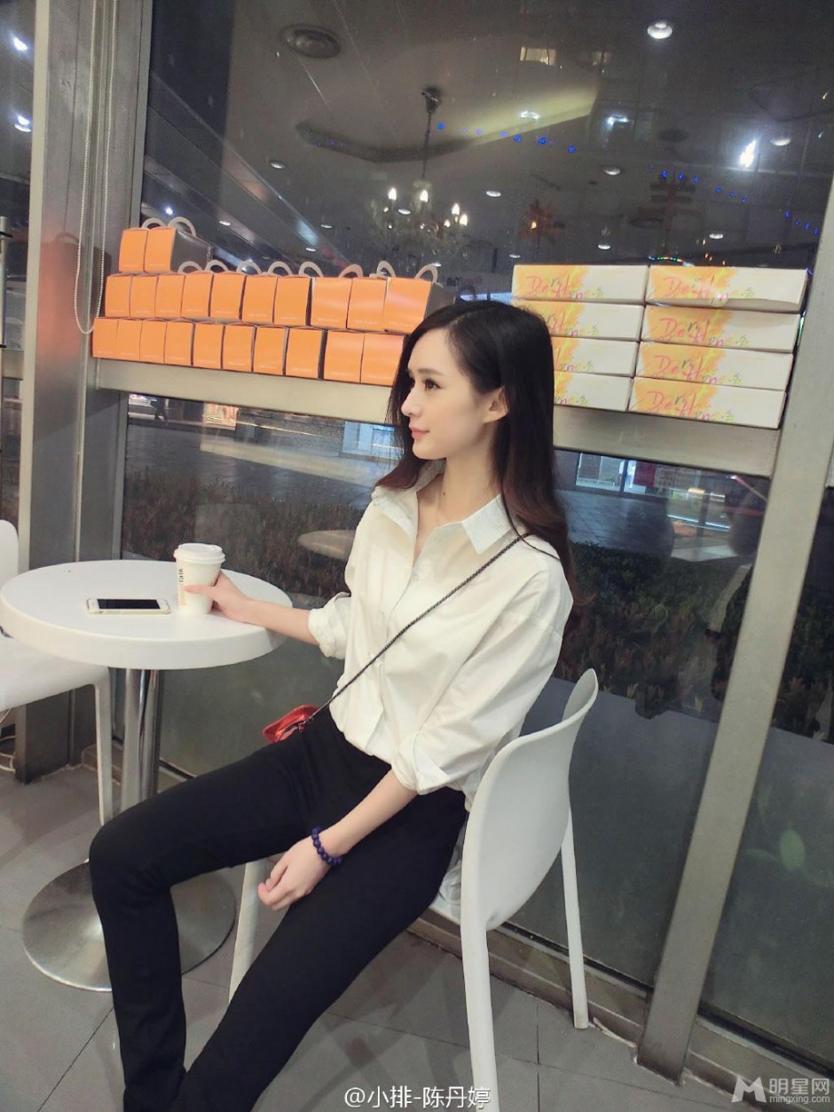 平模陈丹婷白衣飘飘清纯生活照