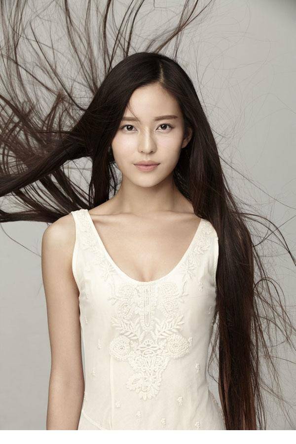 深大甜蜜校花温心飞舞秀发写真照