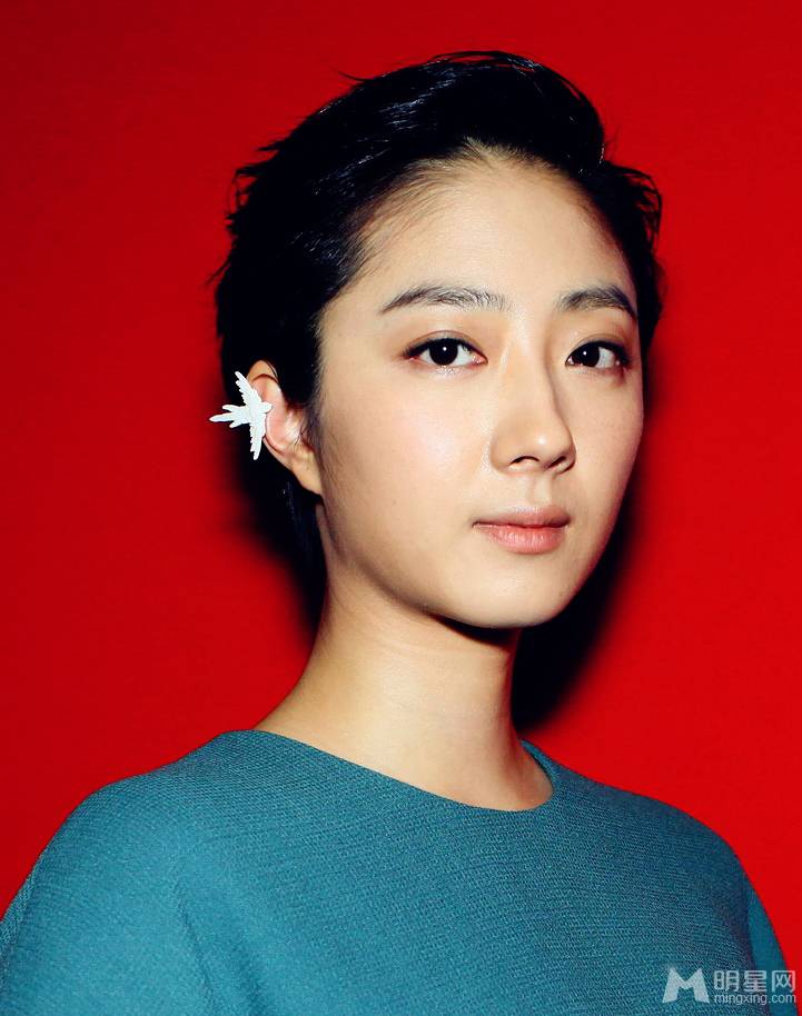 桂纶镁气质短发尽显知性女人之美