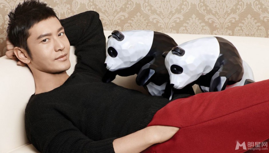 黄晓明公益杂志与熊猫亲密接触