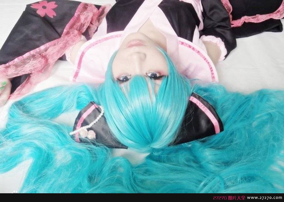 未来初音COS 致命服下的诱惑