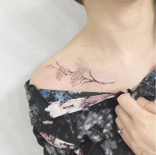 性感女生锁骨纹身图案