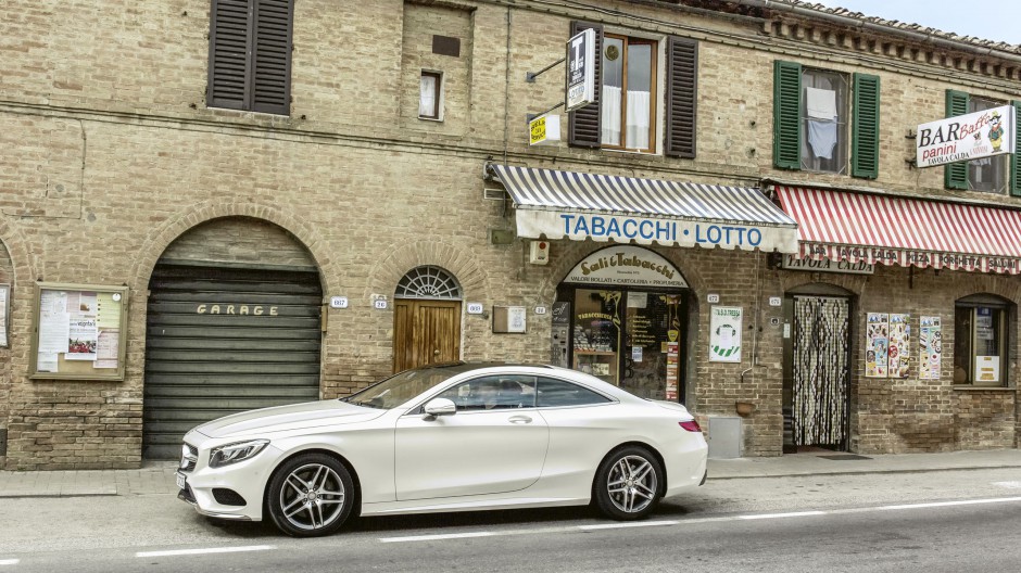 预售款S-Class奔驰轿车高清图片