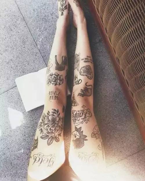 女生腿部图腾纹身凸显性感