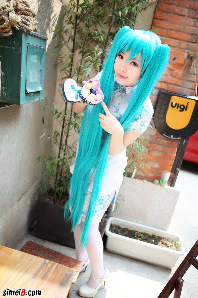 漂亮美眉真人cos初音福利图来了