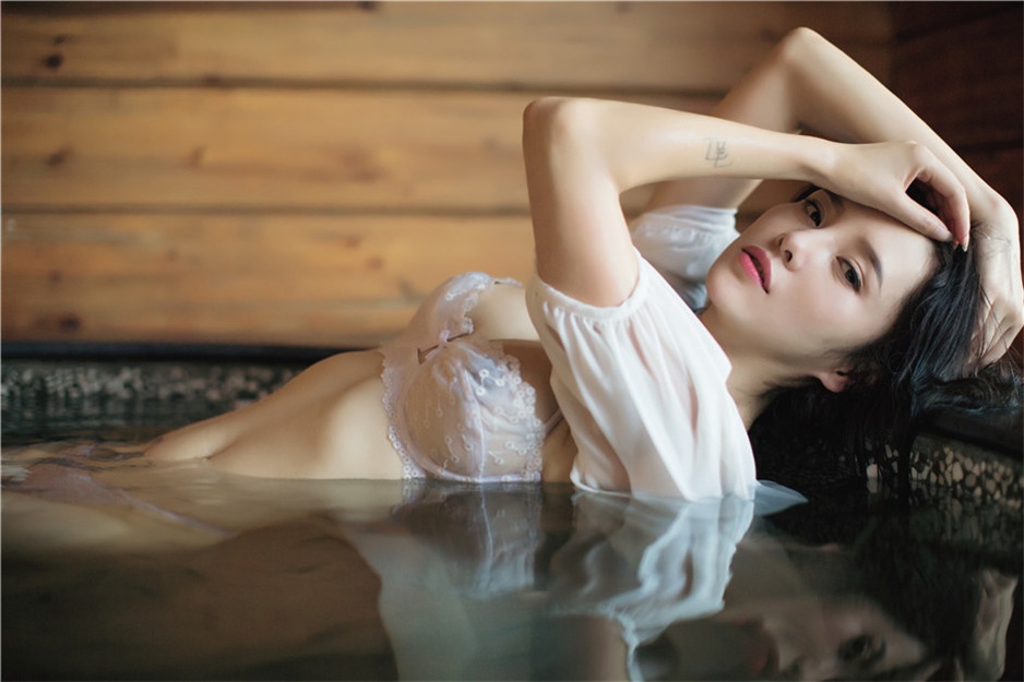 美胸女神樱桃透明蕾丝内衣性感大片