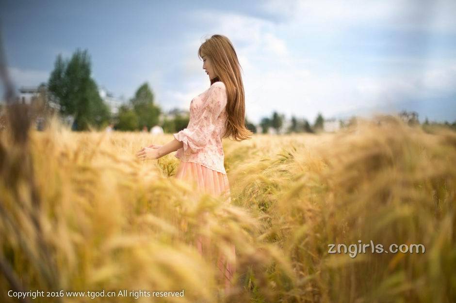 前凸后翘的妹子土肥圆矮超火辣性感来袭