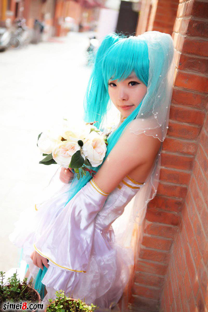 漂亮美眉真人cos初音福利图来了