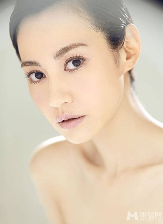 演员杨雪白皙嫩滑肌肤写真图片