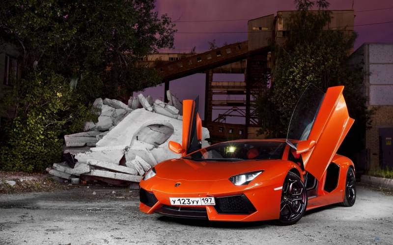 高性能的橙色兰博基尼跑车图片