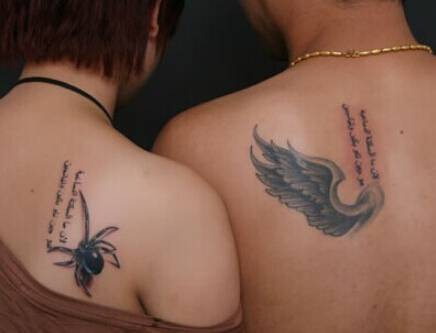 情侣肩并肩上幸福走下去纹身图案