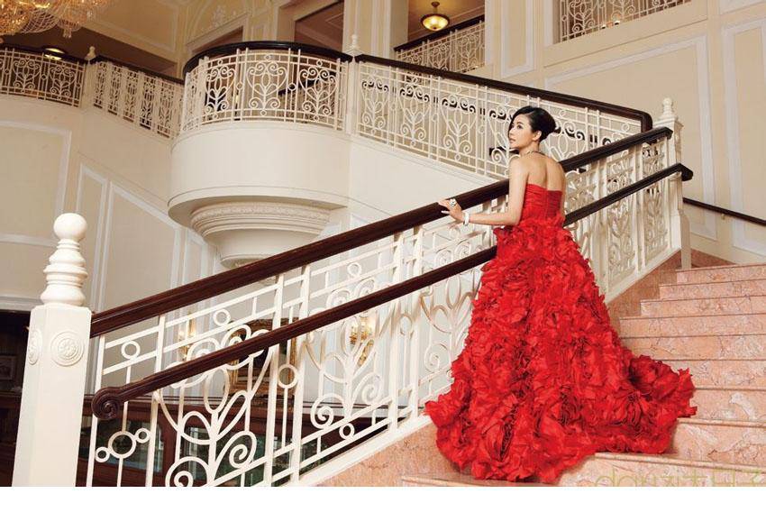 蒙嘉慧拍摄美丽高贵婚纱写真