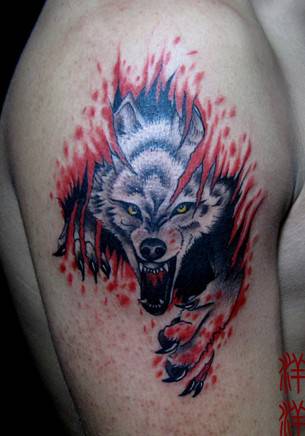 肩部凶猛霸气血眼之狼纹身图片
