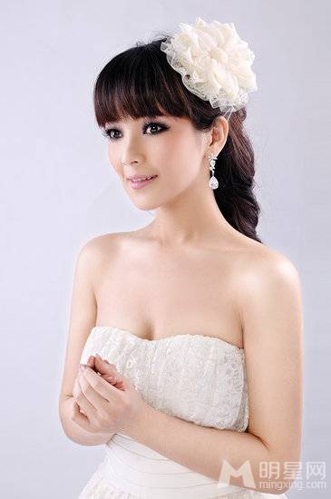 华语女歌手斯琴高丽婚纱唯美写真