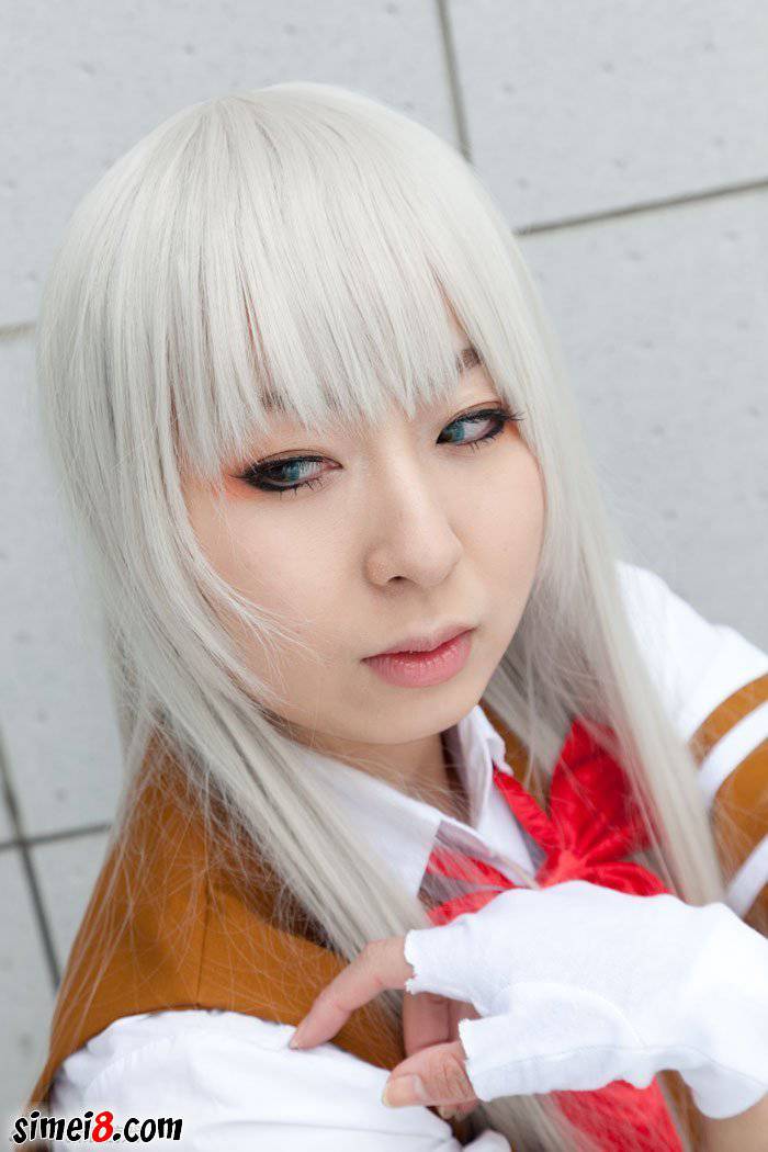 毛利兰高中制服cos图 大秀丰满身材