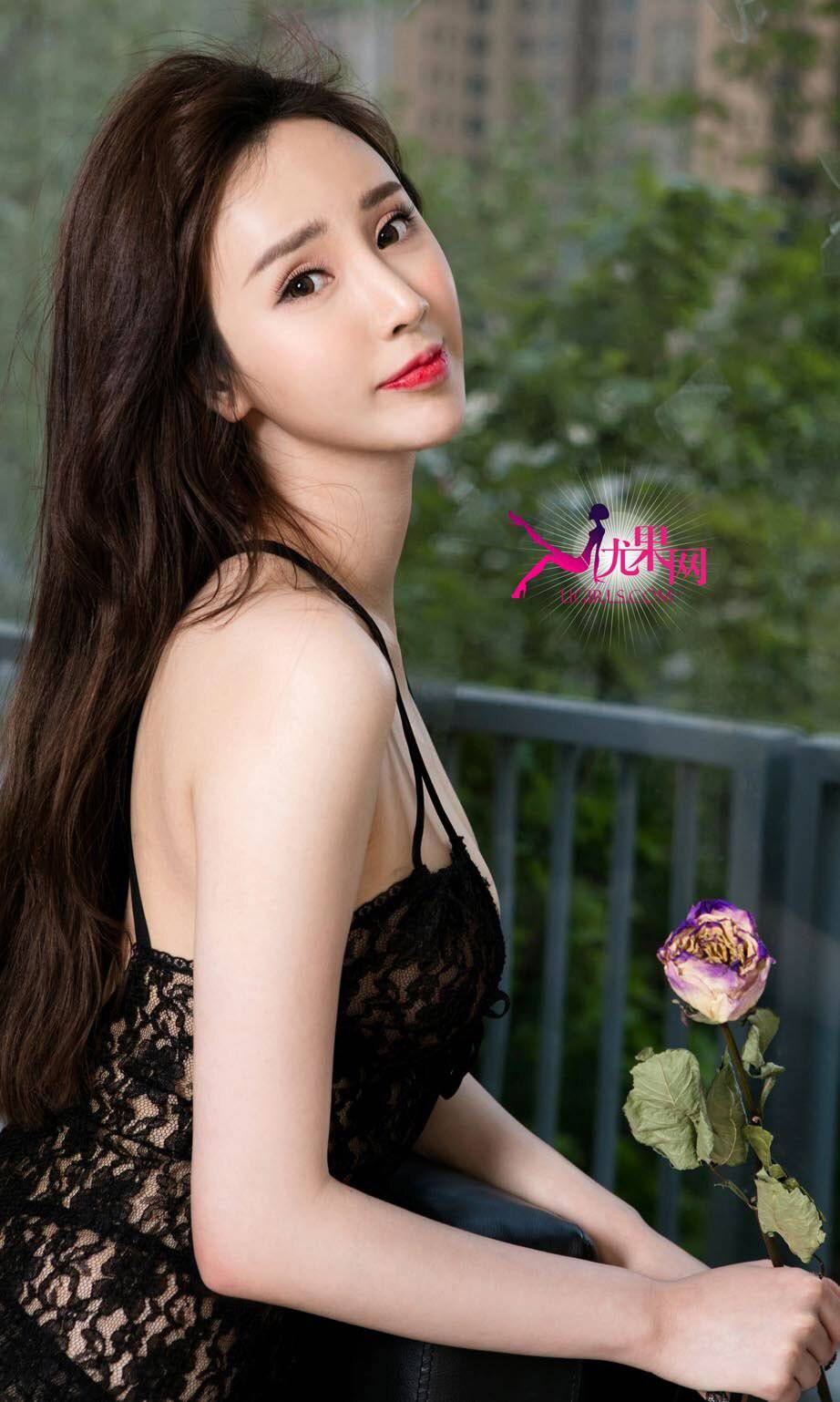 90后嫩模美女于思琪性感私房写真