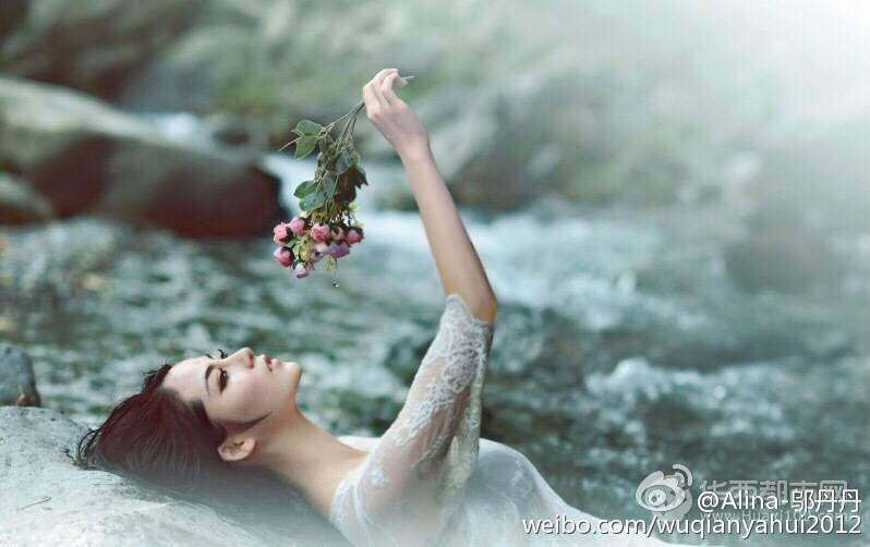 冷艳美人模特丹宝贝Alina微博曝私房照