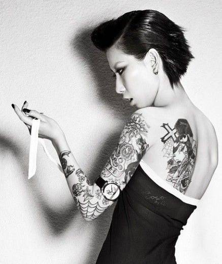 外国美女霸气创意花臂纹身