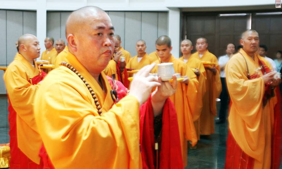 高僧释永信寺庙生活大揭秘