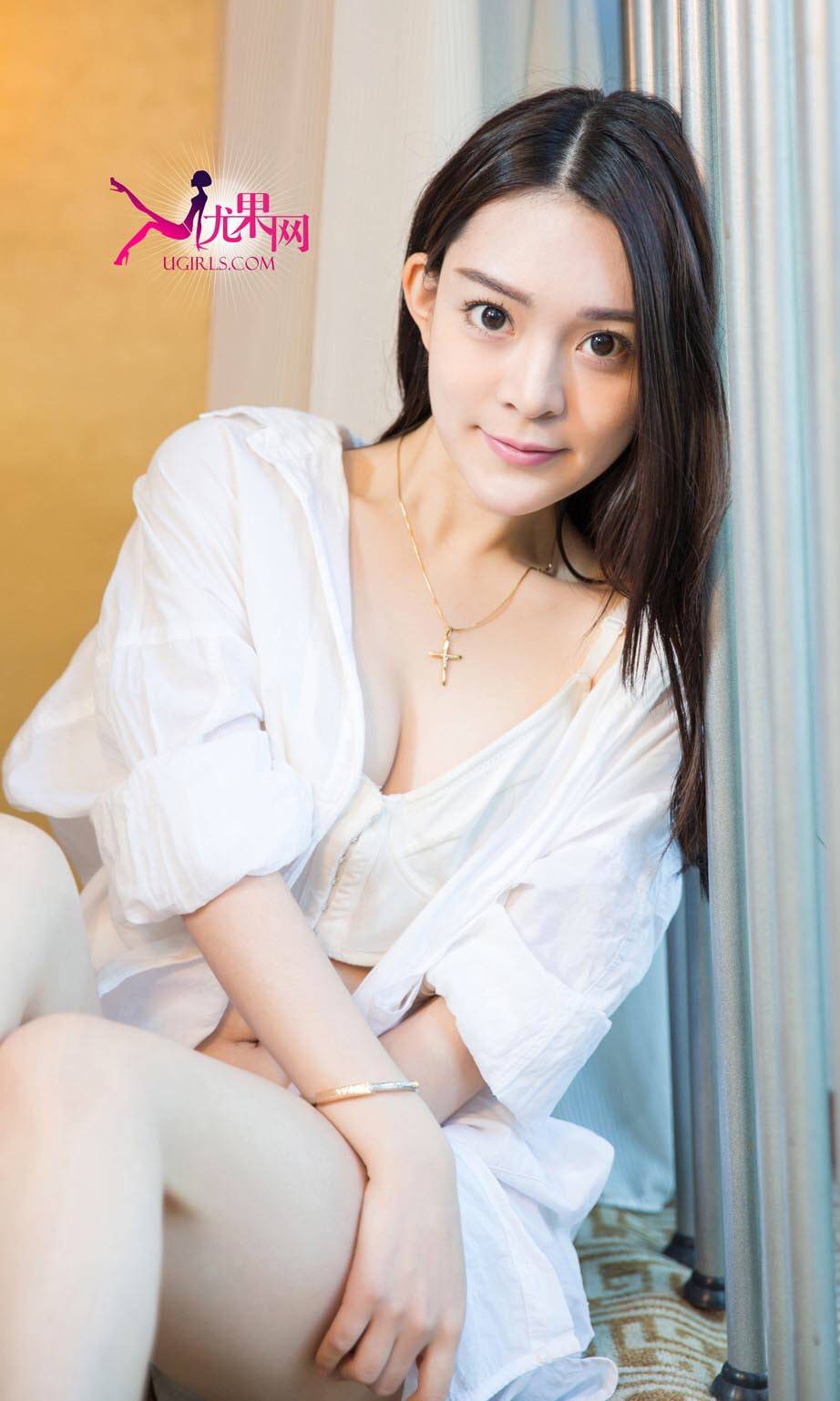 90后嫩模美女张雅琦&关痴痴性感大比拼