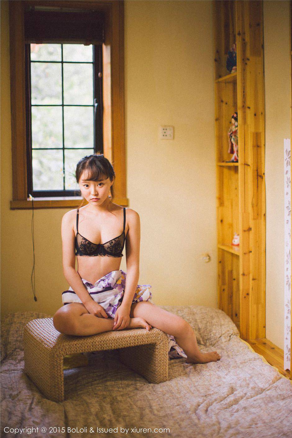 波萝社90后美少女柳侑绮Sevenbaby日本古居清新写真