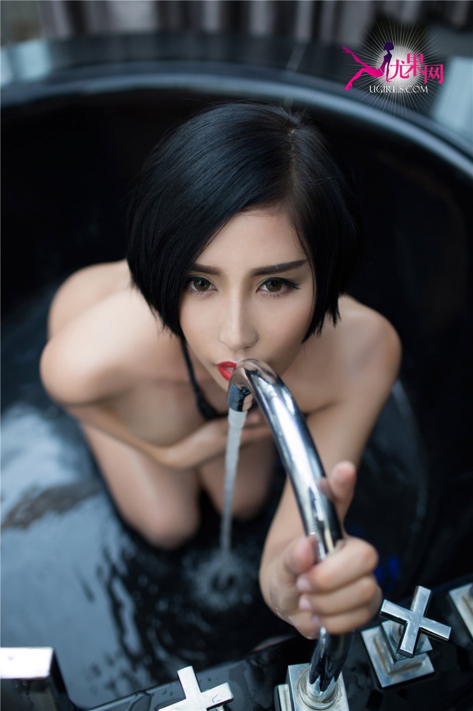 尤果网性感女神娜依灵儿大胆魅惑写真