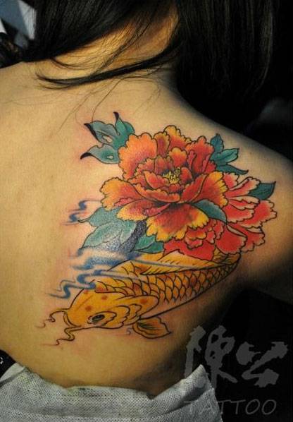 彩色牡丹鲤鱼纹身图案欣赏