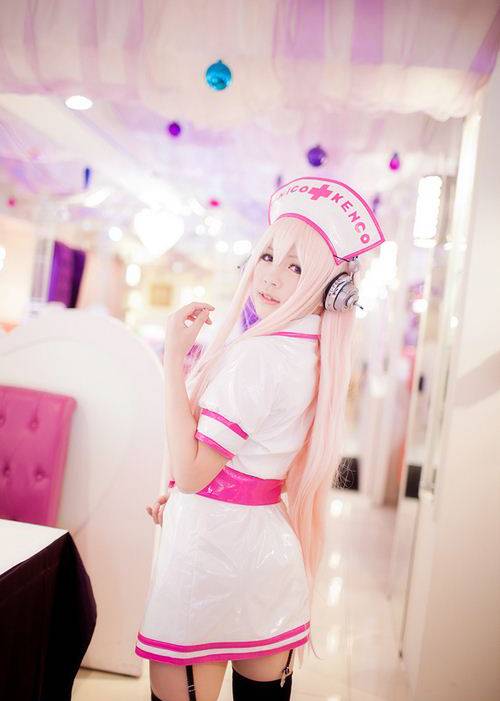 台湾美眉迷人粉红护士装COS写真