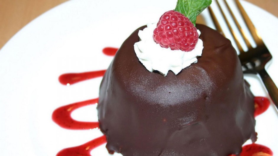 美味的巧克力蛋糕高清桌面壁纸