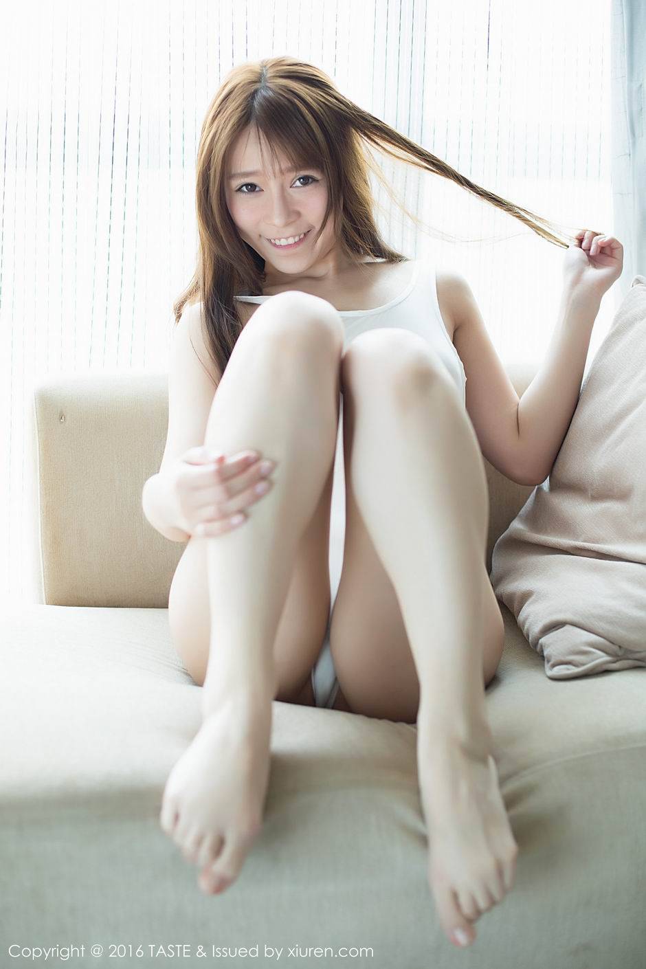 身材一级棒的白嫩美女Carol酱死库水写真
