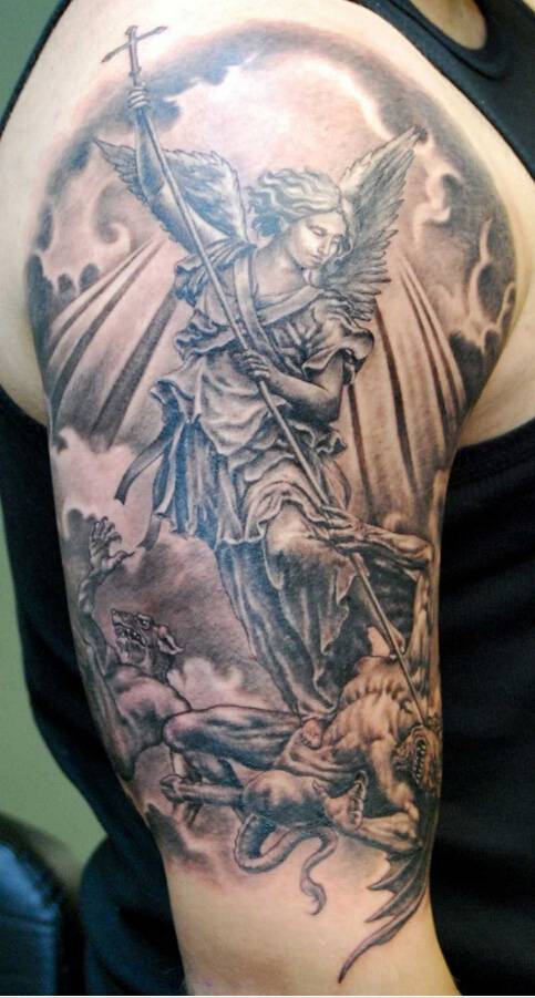 手臂上的天使纹身图案