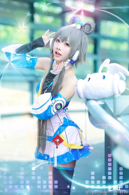 萌自柔之洛天依cosplay图片