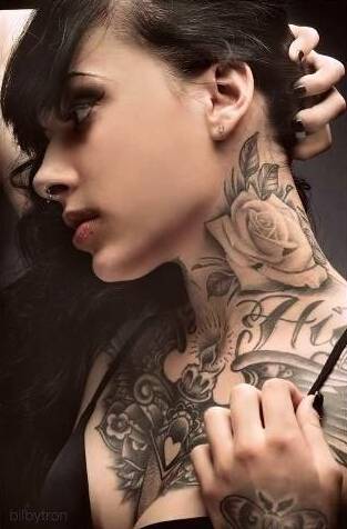 女生性感颈部刺青纹身图案