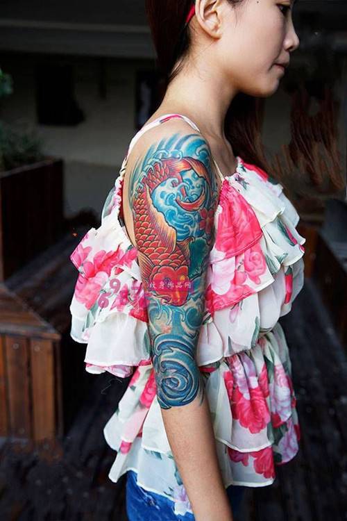时尚女生个性纹身图片