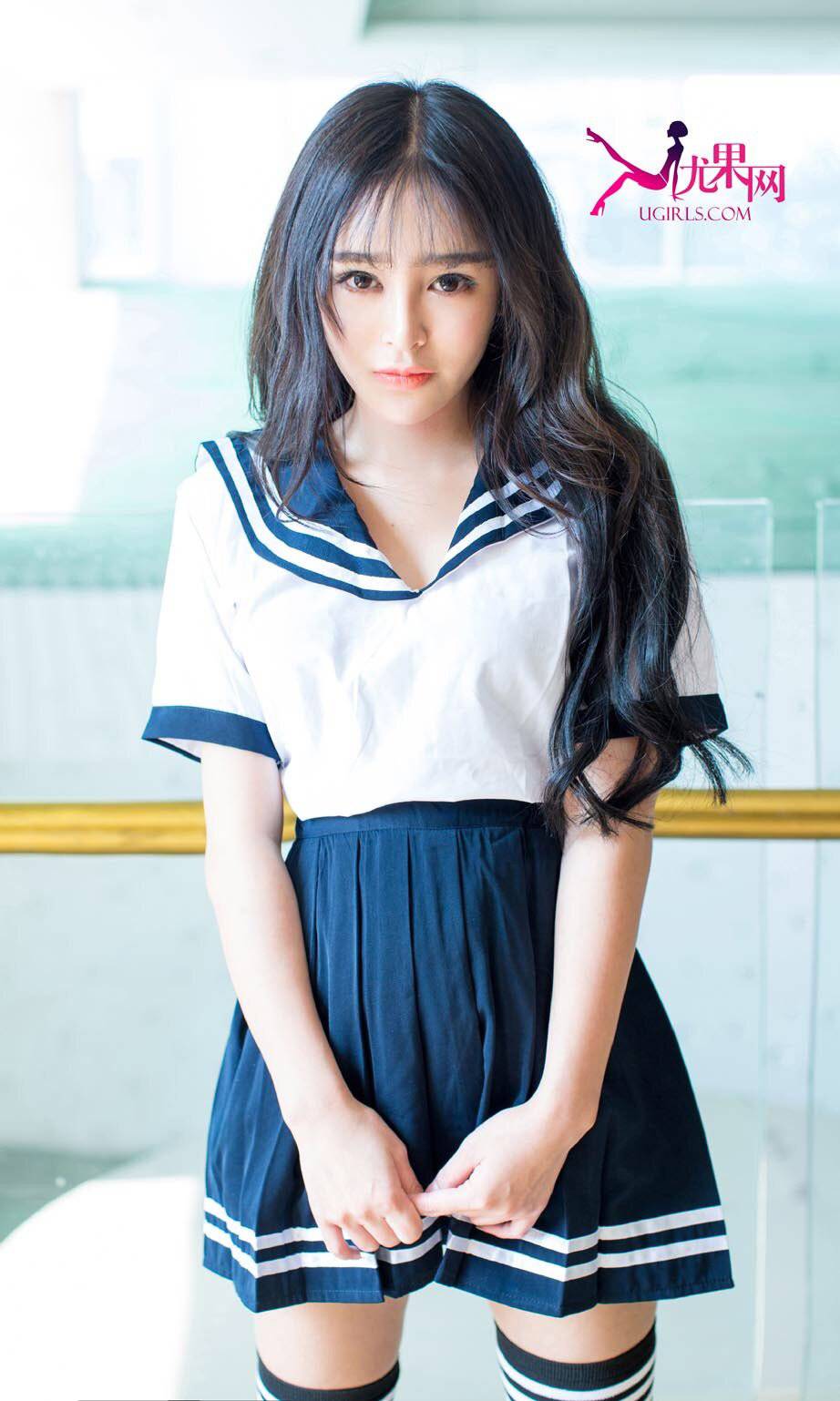 中国第一制服美女萱萱大秀魔鬼身材