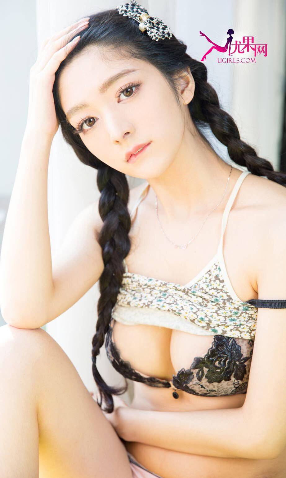漂亮模特小琪性感写真引骚动
