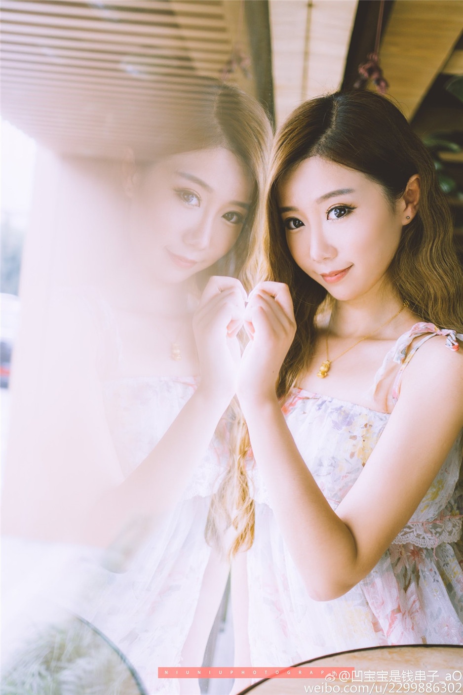 90后长发美女校花凹宝宝是钱串子写真照