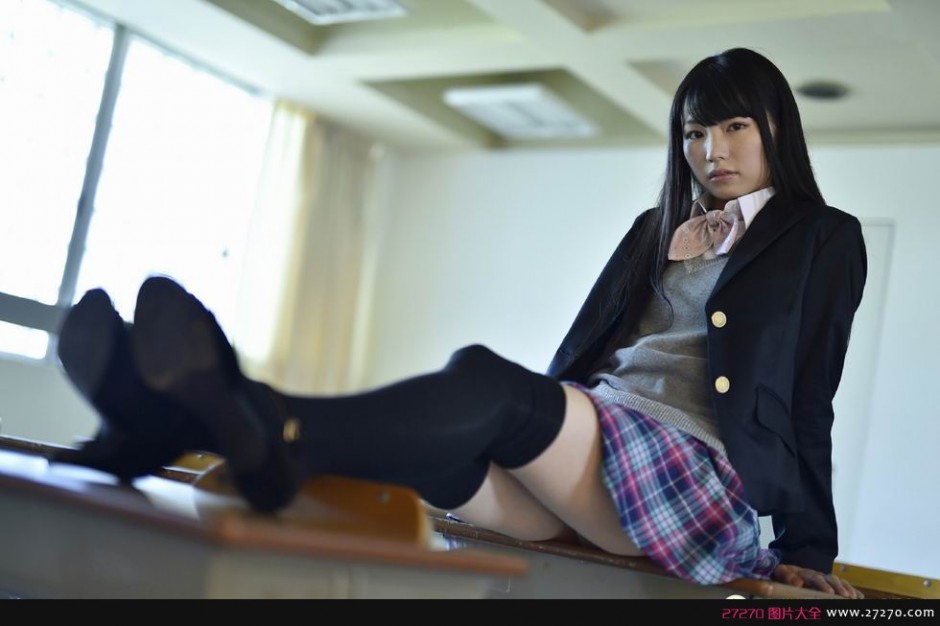 白河优菜学生制服性感迷人