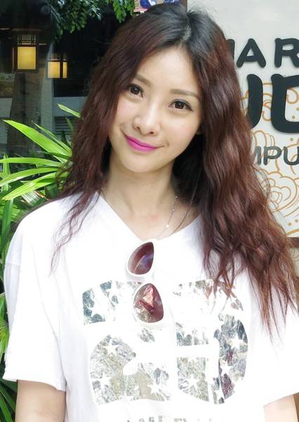 气质美女明星柳岩生活照大放送