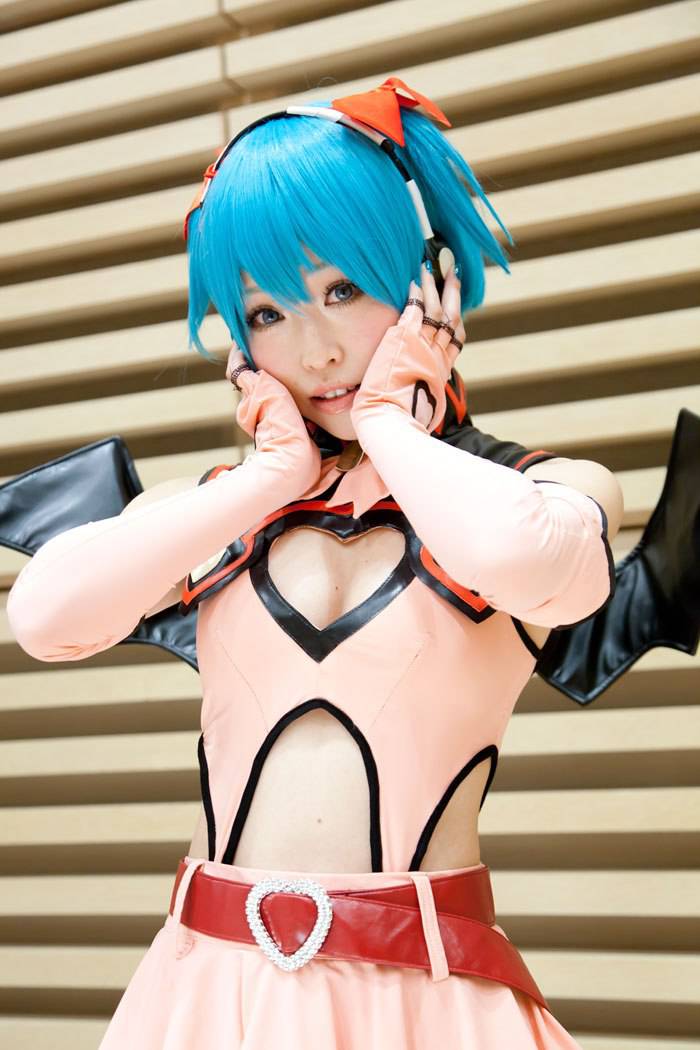 萝莉cosplay萌出宅男爱慕之心